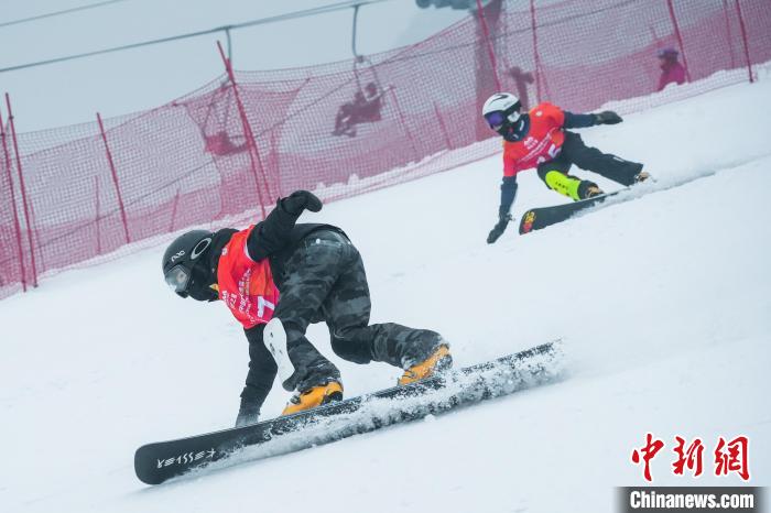 总决赛在北京万科石京龙滑雪场揭幕,标志明日