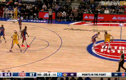 东契奇三节狂砍28分单挑赫尔特 湖人vs活塞鏖战引