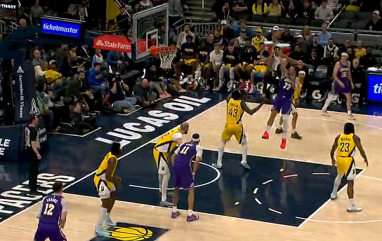 东契奇第三节单手抛投助湖人重夺20分优势