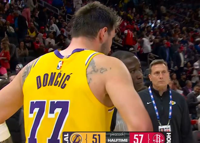 詹姆斯东契奇巅峰对决湖人6连胜火箭惨败