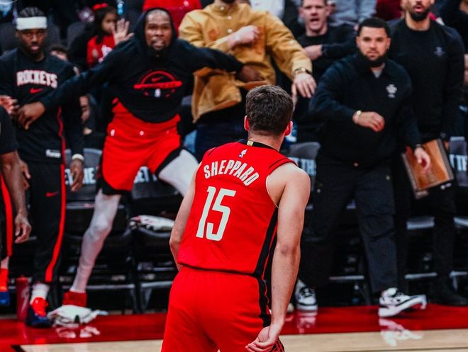 詹姆斯东契奇巅峰对决湖人6连胜火箭惨败