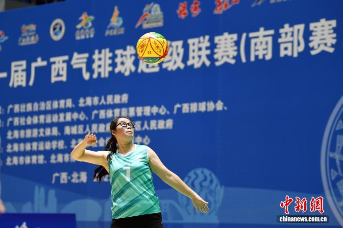 铜鼓杯广西气排球超级联赛南部赛区在北海正式